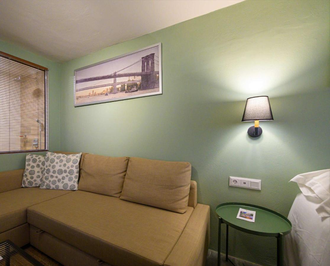 Pol'S Studio, Kalamata Mediterranean Apartments Екстер'єр фото
